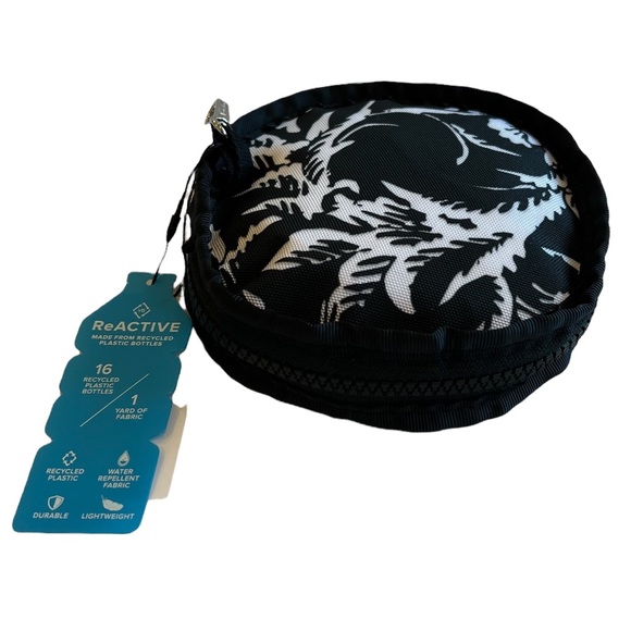 Vera Bradley Dogs Collapsible Travel Pet Bowls NWT - Picture 3 of 10